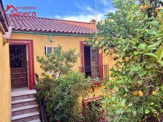 Casa a Casco Histórico  - Ribera - San Basilio. Gran casa en plaza de la magdalena