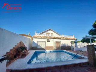 Chalet  Azucena. Casa con piscina  en la zona higueron no hipotecable