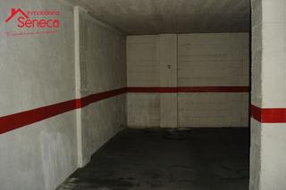 Parking voiture à Viñuela - Rescatado. Garaje en la zona de avenida barcelona