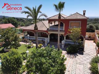 Casa adossada  La colina. En córdoba