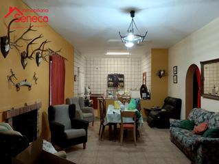 Maison  Pol 22. Casa en montoro