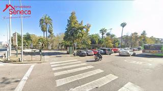 Édifice à Centro. Gran edificio en el centro