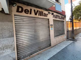 Lloguer Local Comercial  Calle escritor luis manzano. Alquiler de local comercial en el molino de la vega huelva