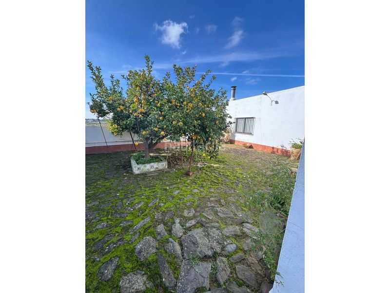 Foto ad8687eb-f370-4212-a6e6-cfa254df7320. Casa amb aparcament a San Bartolomé de la Torre