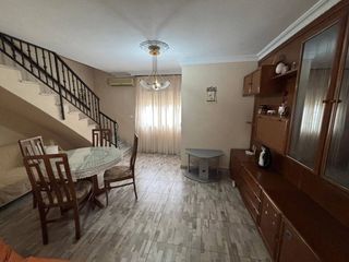 Maison à San Bartolomé de la Torre. Venta de casa con 3 dormitorios, 1 baño, y patio en san bartolom
