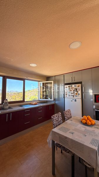 Foto c49ba92a-1154-4b13-9e67-ac71e7d24274. House with fireplace heating parking pool in Sierra Helada Benidorm