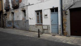 Casa adossada  Calle la curia 10. Casa unifamiliar adosada para reformar