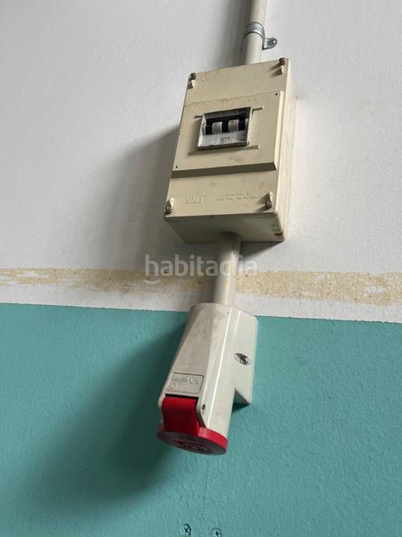 Foto b33cfe46-1cf4-4464-9947-4217507e00fb. Rent industrial building in avinguda de barberà 238 in Sabadell