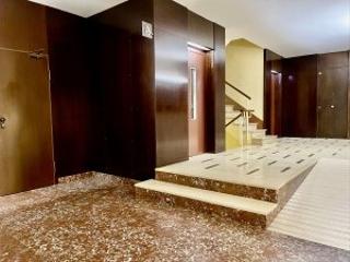 Lloguer Local Comercial  Carrer de meja lequerica. Local-oficina ideal coworking con divisiones buena ubicacin.