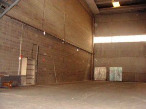 Miete Fabrikhalle  Carrer del llobregat. Nave seminueva en sant cugat de 630m2 con oficina.