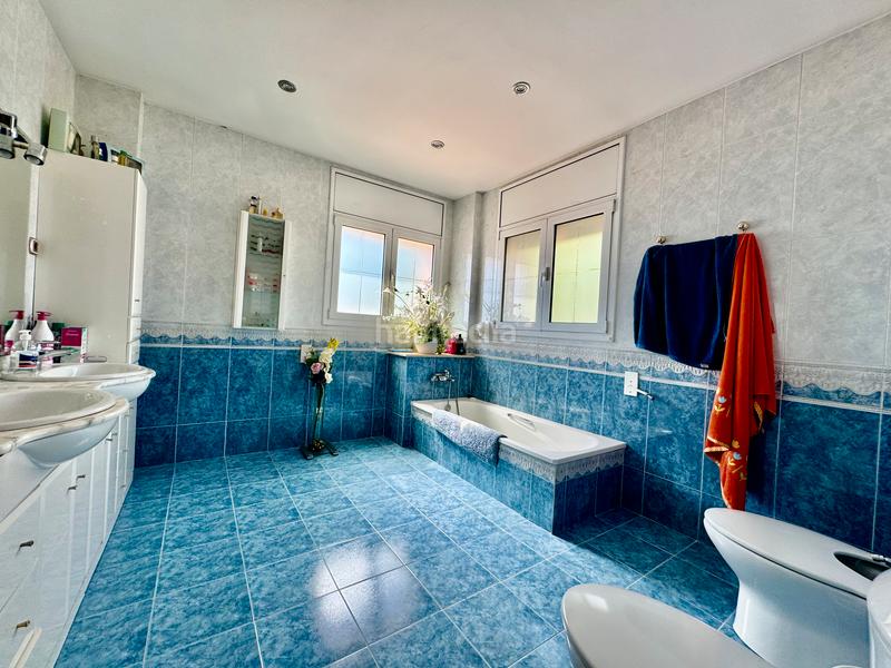 Foto 0e55dea7-84f4-4b29-b80c-0fa7b40c1821. Casa amb xemeneia calefacció aparcament piscina a Rubí