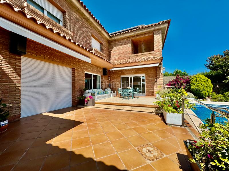 Foto 2567e98e-dae2-4595-94fc-6a4761696c08. Casa amb xemeneia calefacció aparcament piscina a Rubí