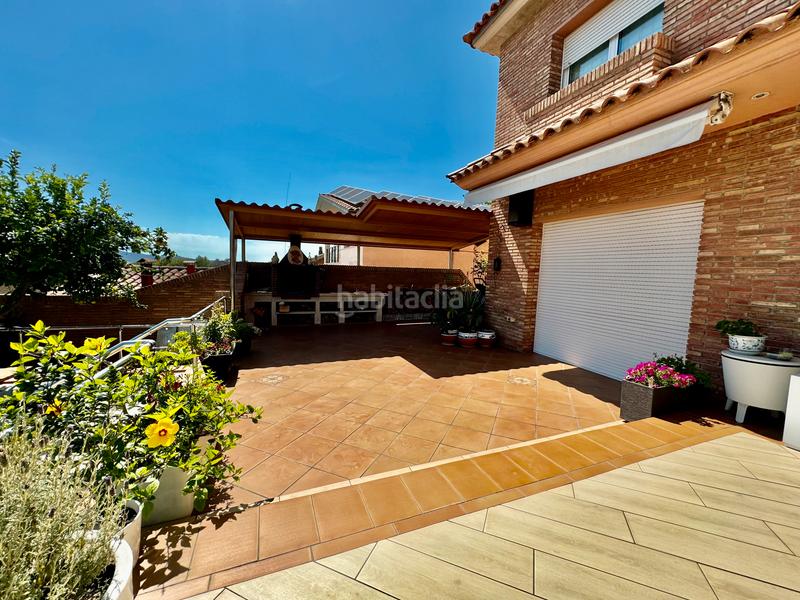 Foto 3f8e6c2a-9b79-4f2d-9285-0255a160df05. Casa amb xemeneia calefacció aparcament piscina a Rubí