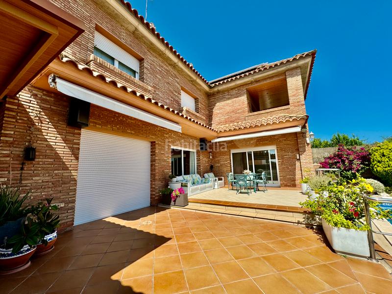 Foto 966405a1-bd37-4e19-978f-3c28fe810ff9. Casa amb xemeneia calefacció aparcament piscina a Rubí