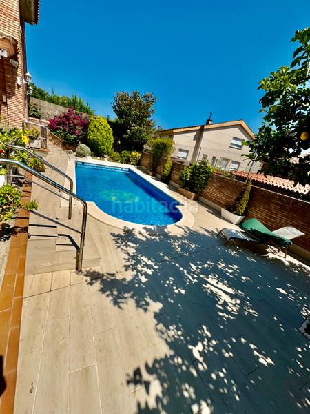 Foto b128c87a-ac1b-4cf4-843f-cec6e52c85c0. Casa amb xemeneia calefacció aparcament piscina a Rubí