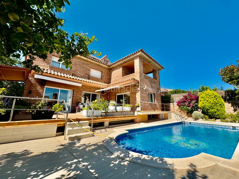 Foto dadee2ef-1270-4063-819f-54af8a814b74. Casa amb xemeneia calefacció aparcament piscina a Rubí