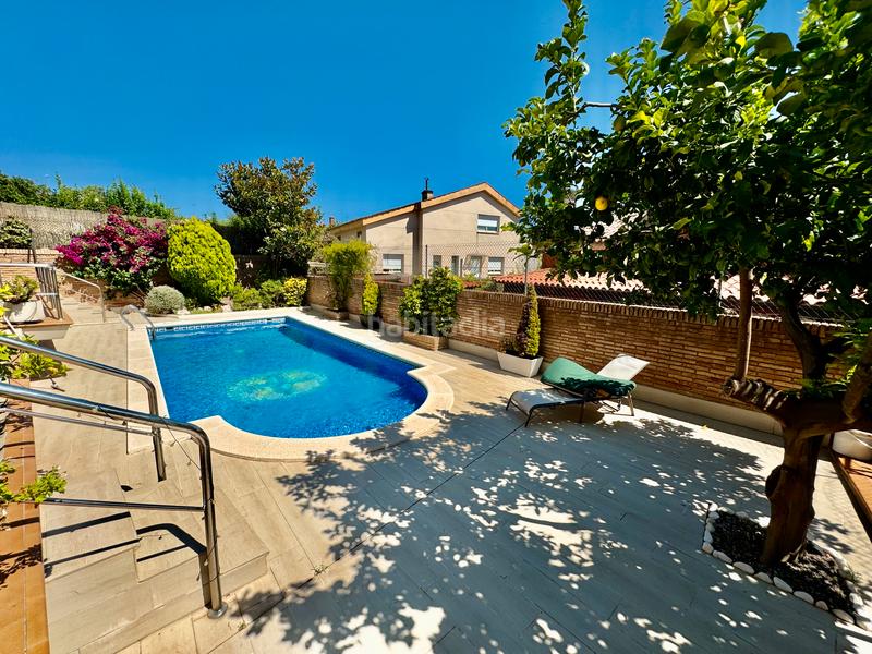 Foto eda1ee60-e3e4-4e4a-a391-8a1867a8ee12. Casa amb xemeneia calefacció aparcament piscina a Rubí