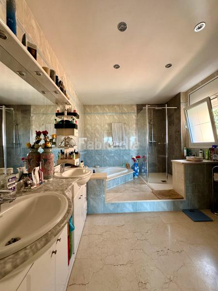 Foto f6e3ce46-993e-4e01-bff0-297290c27968. Casa amb xemeneia calefacció aparcament piscina a Rubí