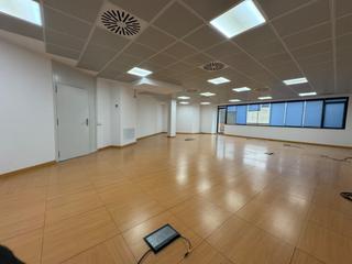 Lloguer Oficina a Avinguda corts catalanes 2. Oficina difana de 136m2 a la gran via de les corts catalanes