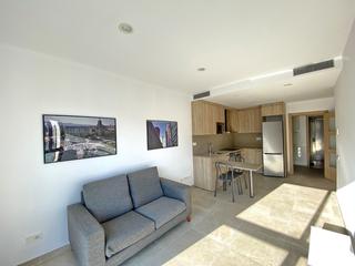 Lloguer Apartament a Avinguda meridiana 100. Piso de 2 hab. con 2 baos amueblado