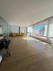 Location Bureau  Carrer del consell de cent. Oficina moderna con gran terraza junto a rambla catalunya