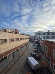 Rent Industrial building in Avinguda de barberà 236. Nave céntrica con oficina y baño en sabadell.