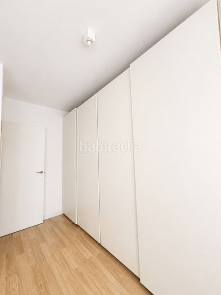 Foto 4ab88901-35e6-4963-b572-337c72a25181. Casa adossada amb xemeneia calefacció aparcament a Castellar del Vallès