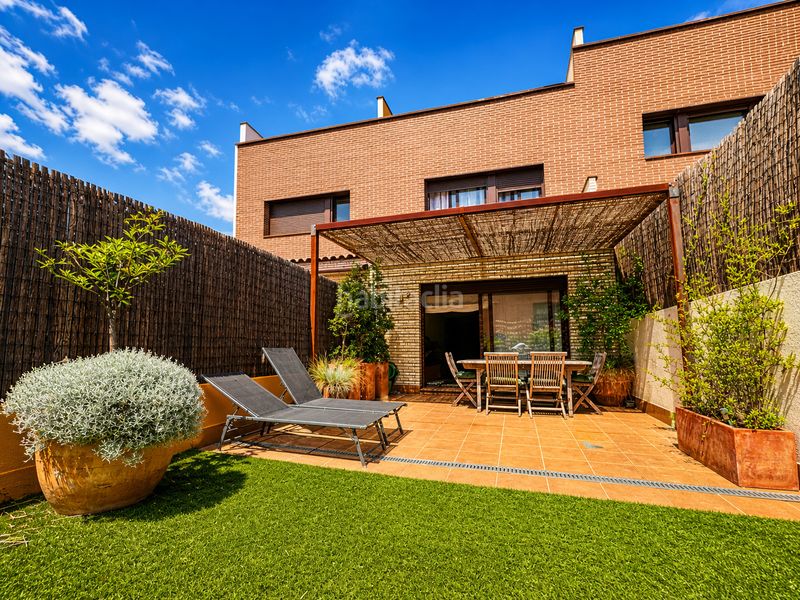 Foto 59248f45-bfd3-4b75-be85-8543e7c8eeba. Casa adossada amb xemeneia calefacció aparcament a Castellar del Vallès