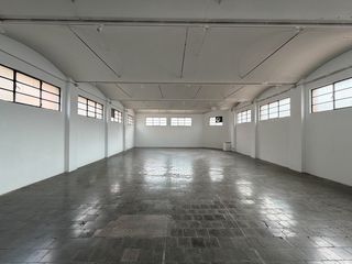 Rent Business premise in Avinguda de barberà 236. Local nave reformada 160m2 centro sabadell