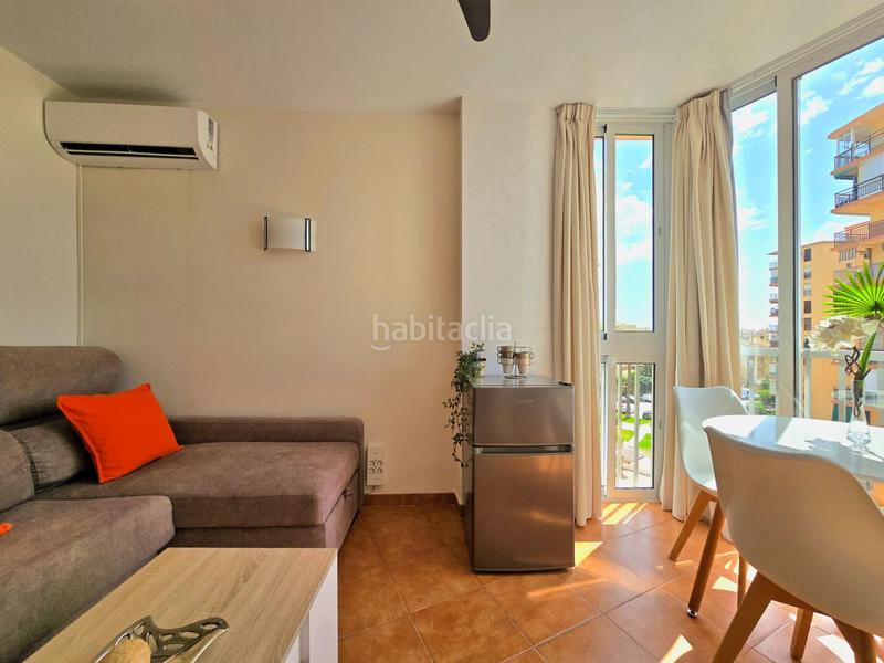 Foto 0c4a77c8-125a-40cd-8fbb-f177d27eda02. Apartamento en calle de la playa 40 urbanización en primera linea de playa en Torremolinos