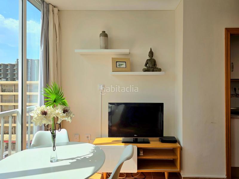 Foto 21925eab-d92e-465f-8690-f44cfbd229dc. Apartamento en calle de la playa 40 urbanización en primera linea de playa en Torremolinos
