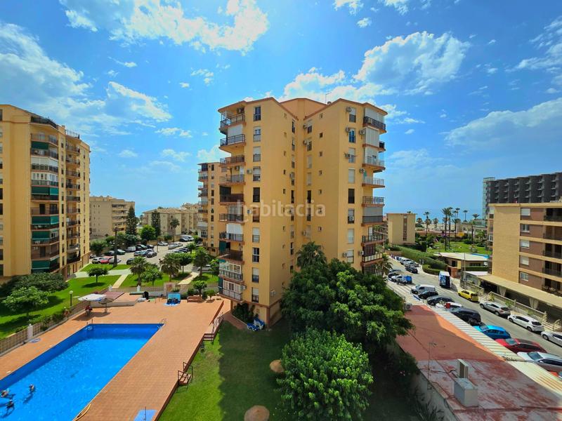 Foto 398521c1-8926-4bf8-a675-1554d6f523a2. Apartamento en calle de la playa 40 urbanización en primera linea de playa en Torremolinos