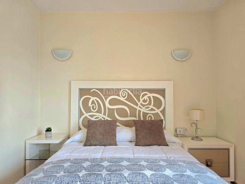 Foto 4057ef54-f2eb-48df-ab79-b89c7a7dbb43. Apartamento en calle de la playa 40 urbanización en primera linea de playa en Torremolinos