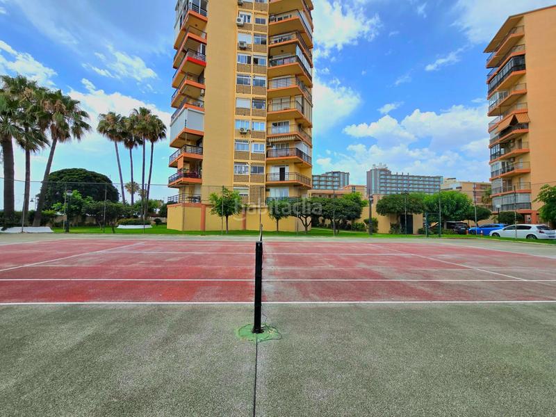 Foto 49c966d2-d8c7-4bb4-be57-f332b2c85a63. Apartamento en calle de la playa 40 urbanización en primera linea de playa en Torremolinos