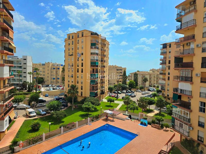 Foto 57cad4e9-2678-4782-a418-7fd1c3013970. Apartamento en calle de la playa 40 urbanización en primera linea de playa en Torremolinos