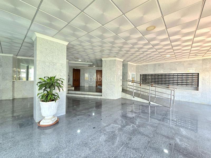Foto 7f800388-f9ff-4f78-a340-9d9ede579f7d. Apartamento en calle de la playa 40 urbanización en primera linea de playa en Torremolinos