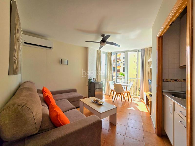 Foto 8f07f588-4ab1-4f9d-9227-cc9a7e41b59c. Apartamento en calle de la playa 40 urbanización en primera linea de playa en Torremolinos