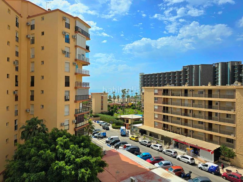 Foto 945cf6ad-4cb0-4fe1-b58e-bdd07679cd70. Apartamento en calle de la playa 40 urbanización en primera linea de playa en Torremolinos