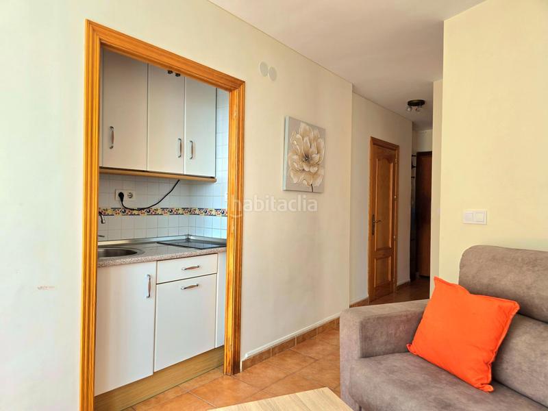 Foto bba50a46-2b49-4584-8986-7aa975666c80. Apartamento en calle de la playa 40 urbanización en primera linea de playa en Torremolinos