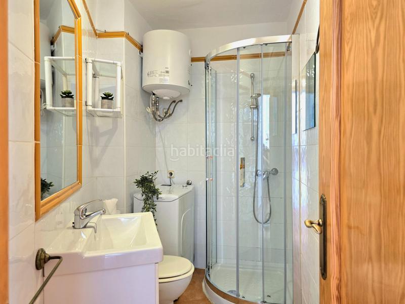 Foto d5fd9546-82b8-4e95-9d55-a04d41716b79. Apartamento en calle de la playa 40 urbanización en primera linea de playa en Torremolinos