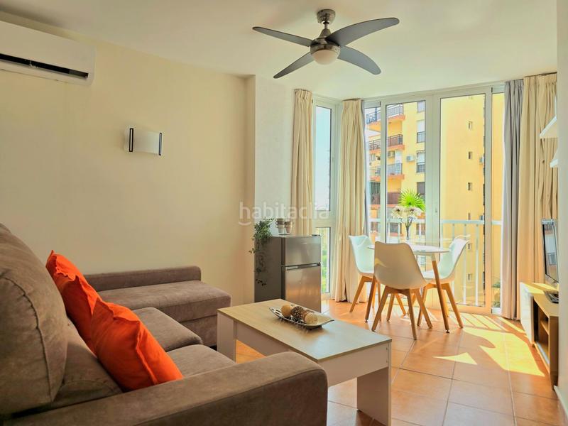 Foto e0de4112-55da-49bb-9ea1-089ab573ec34. Apartamento en calle de la playa 40 urbanización en primera linea de playa en Torremolinos