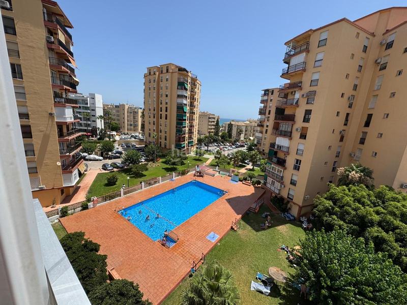 Foto e351b42c-c600-4e62-a2ae-e31fada07379. Apartamento en calle de la playa 40 urbanización en primera linea de playa en Torremolinos