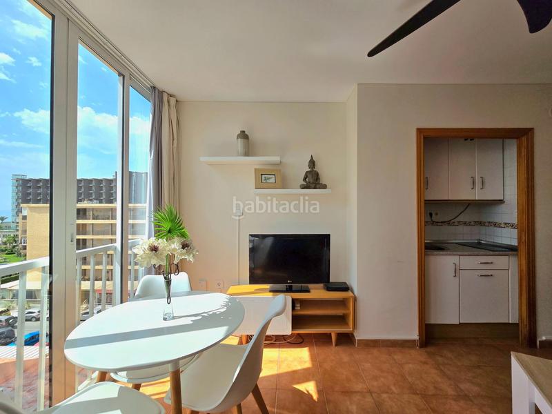 Foto f4fd7a53-39b1-4f25-829b-189b7b350f11. Apartamento en calle de la playa 40 urbanización en primera linea de playa en Torremolinos