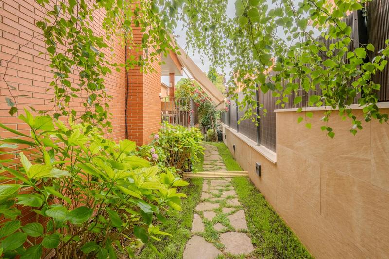 Foto 12ab7111-4883-48bc-bf49-4e714b8b9058. Chalet en avenida de la rioja 4 espectacular chalet en urbanización las aranzadas en Lardero