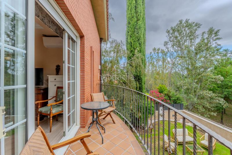 Foto 18c2ca6d-926d-47c5-9fda-d02704adf829. Chalet en avenida de la rioja 4 espectacular chalet en urbanización las aranzadas en Lardero