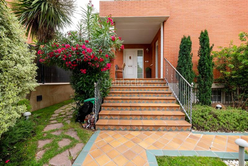 Foto a0477fd3-6ad3-4070-9742-bd23849f242a. Chalet en avenida de la rioja 4 espectacular chalet en urbanización las aranzadas en Lardero
