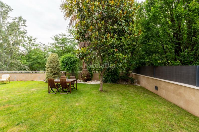 Foto a6d28878-82fc-4891-9d99-6a9f2595b7a1. Chalet en avenida de la rioja 4 espectacular chalet en urbanización las aranzadas en Lardero