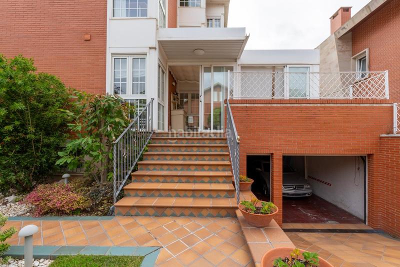 Foto e484ddfb-6a15-43e3-ae5b-ee2b2d794a28. Chalet en avenida de la rioja 4 espectacular chalet en urbanización las aranzadas en Lardero