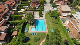 Xalet a Avenida de la rioja 4. Espectacular chalet en urbanización las aranzadas de lardero