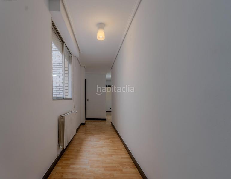 Foto 2e3e539d-6536-45de-9c74-f56a9f894093. Piso en avenida burgos 116 amplio piso en portillejo valdegastea en Logroño